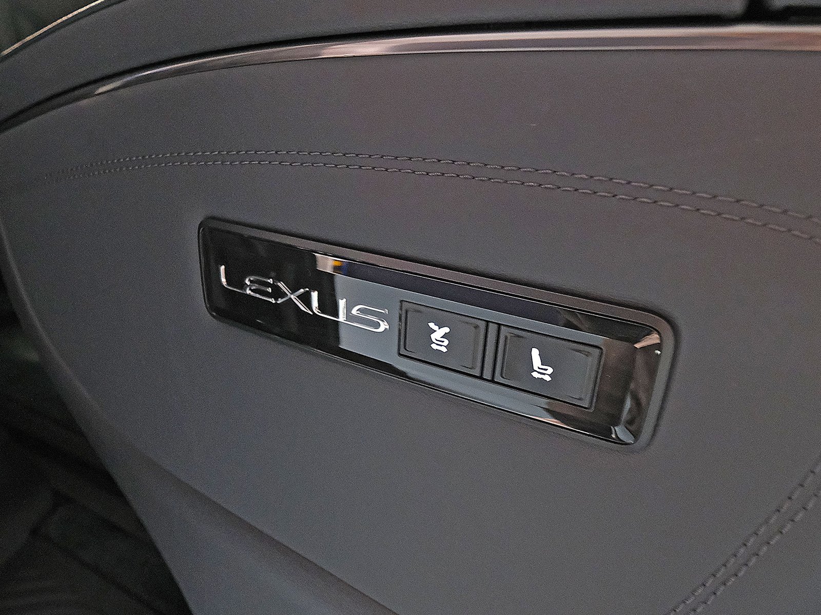 LEXUS LM350h 桃園中古車實車照 34