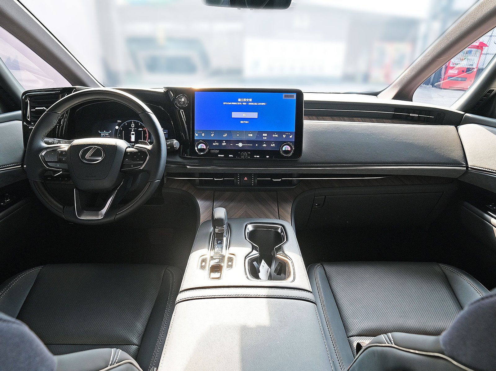 LEXUS LM350h 桃園中古車實車照 37