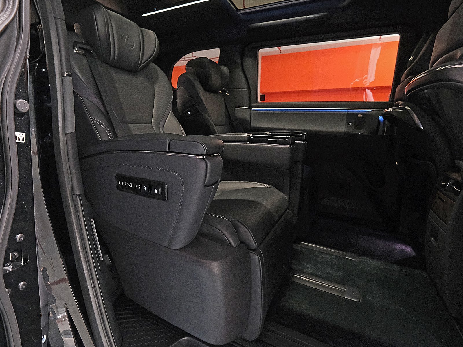 LEXUS LM350h 桃園中古車實車照 39